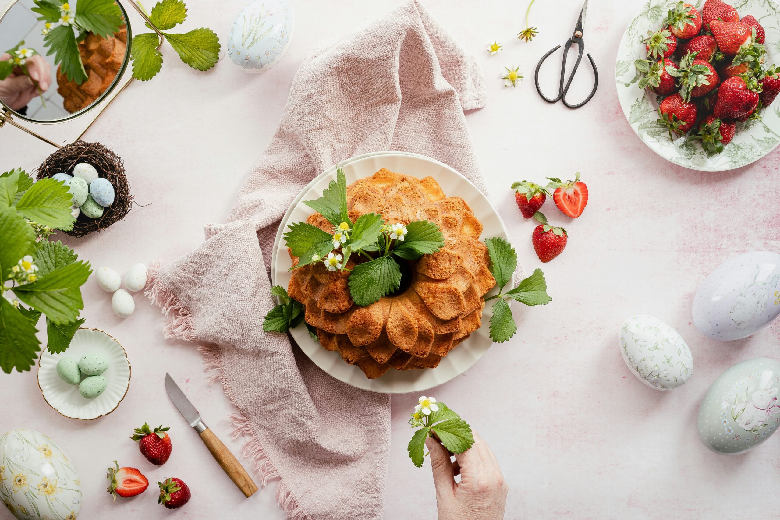 Creative spiralized vegetable recipes including zucchini noodles and beet spirals
