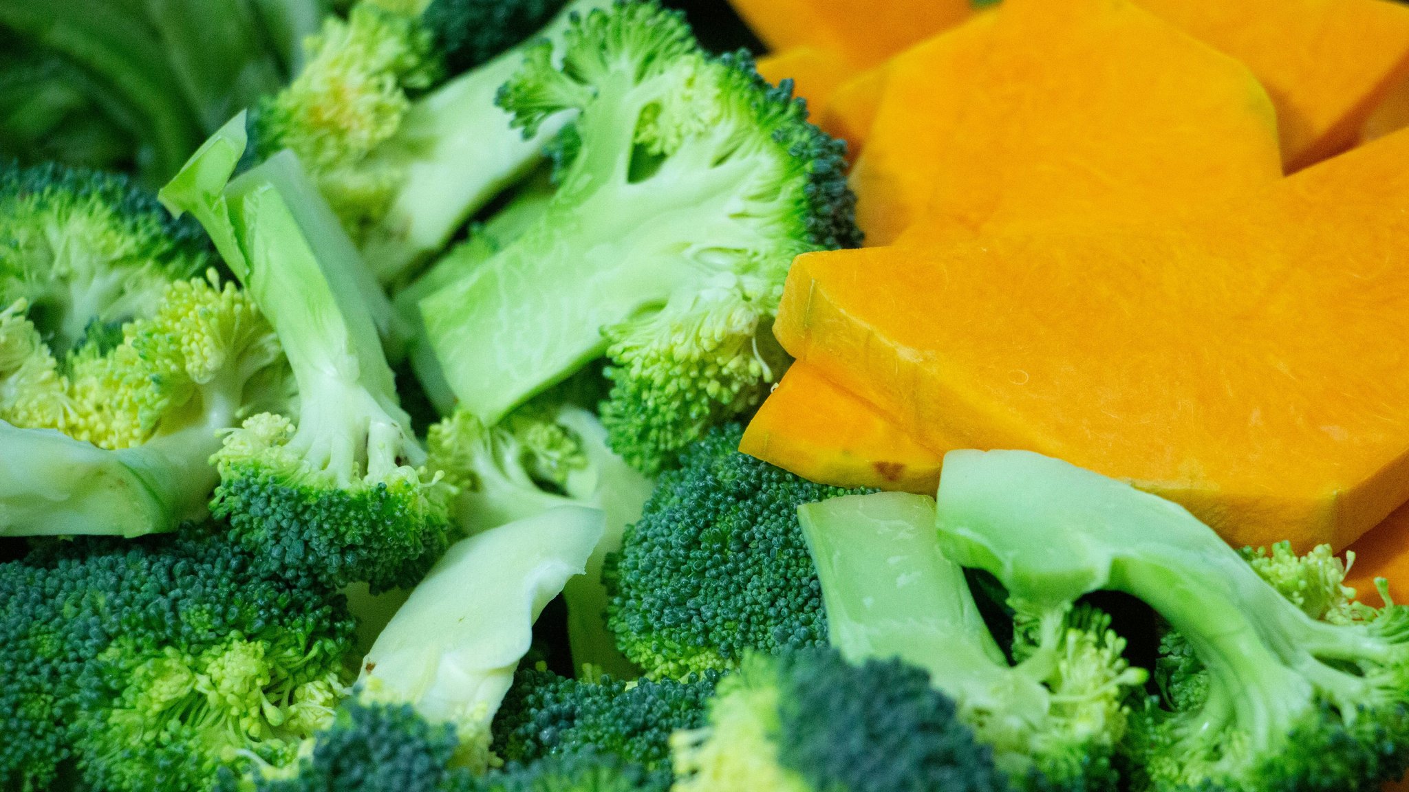 A bowl filled with colorful low-calorie vegetables such as bell peppers, spinach, and broccoli.