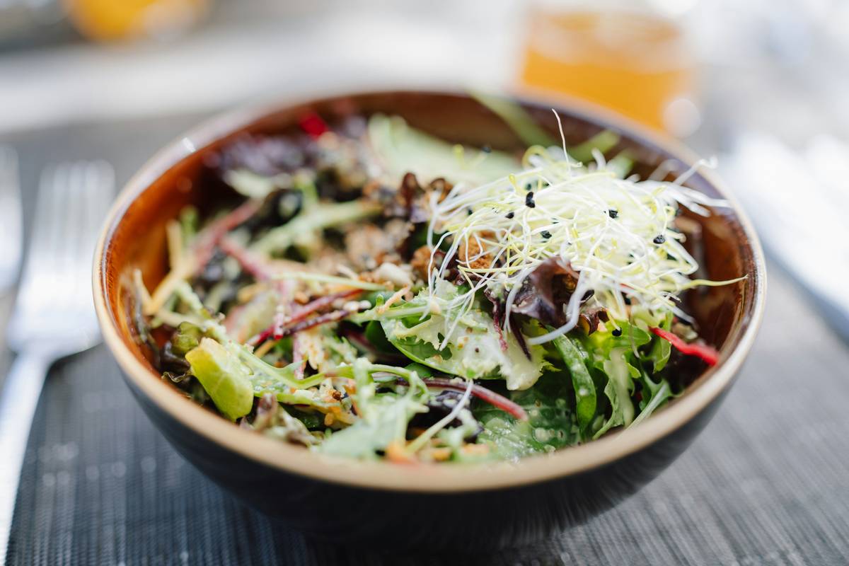 Why Organic Leafy Greens Are Your Skin’s Secret Weapon: A Natural Beauty Guide